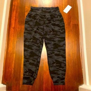 NWT Athleta Salutation Camo jogger